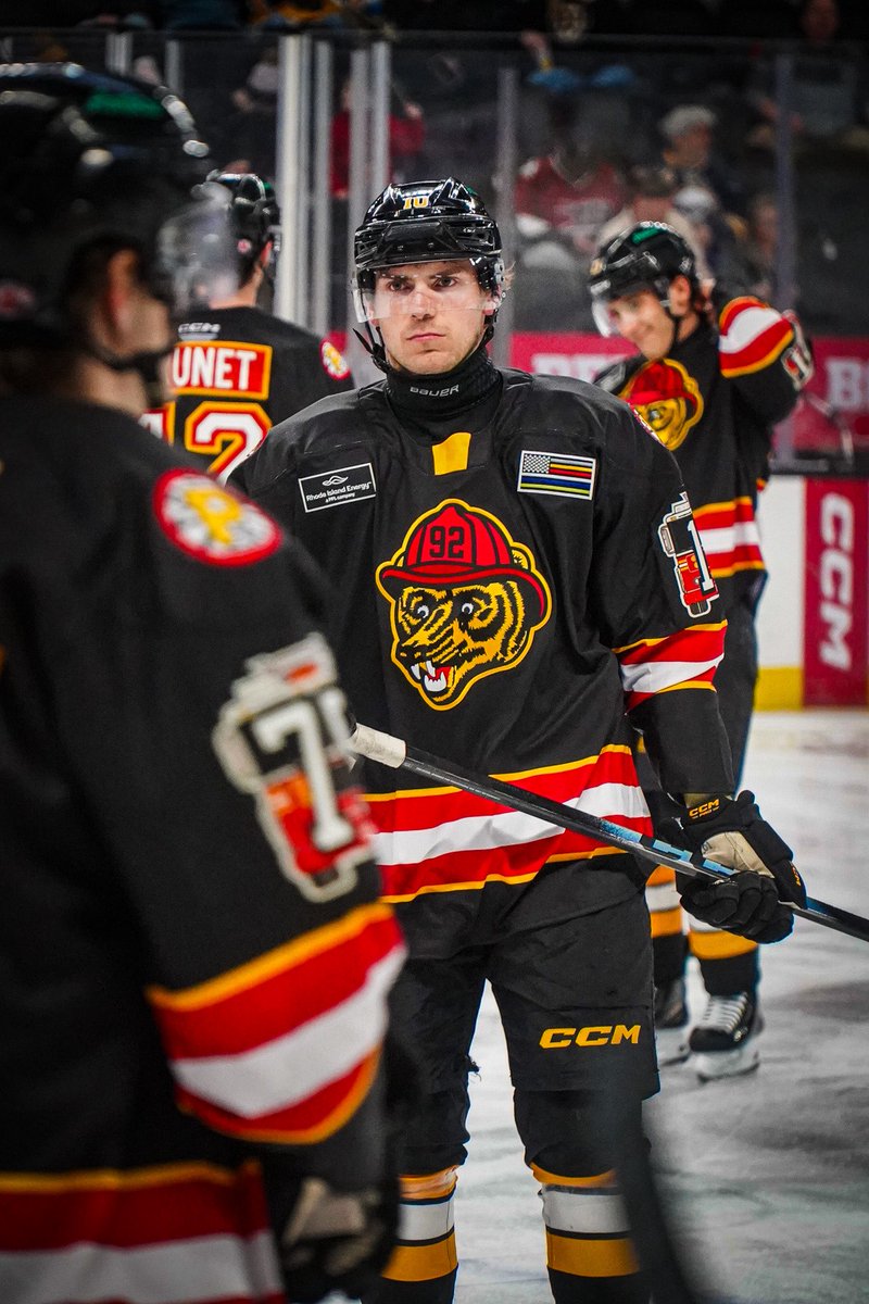 AHLBruins's tweet photo. ⚫️ For the first responders 🔴 https://t.co/MZ59Dgw5rY