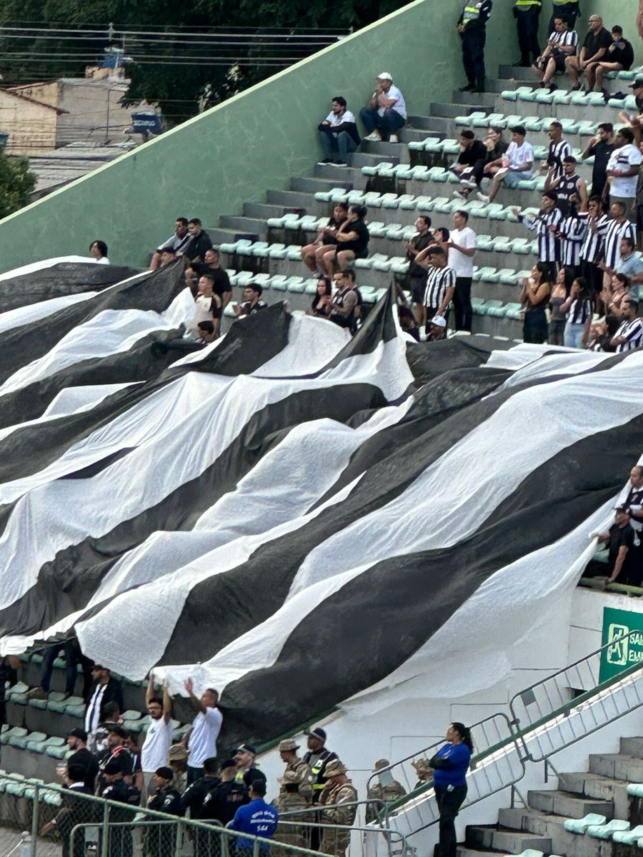 🚨🚨URGENTE🚨🚨

Com vergonha de ser Ceilândia, torcedores do gato manso se esconderam debaixo de um pano sujo, após tanta vergonha que ficaram por torcer pelo gatinho.

Não é uma faixa de pedestres!

Repito! NÃO É UMA FAIXA DE PEDESTRES! 🚷