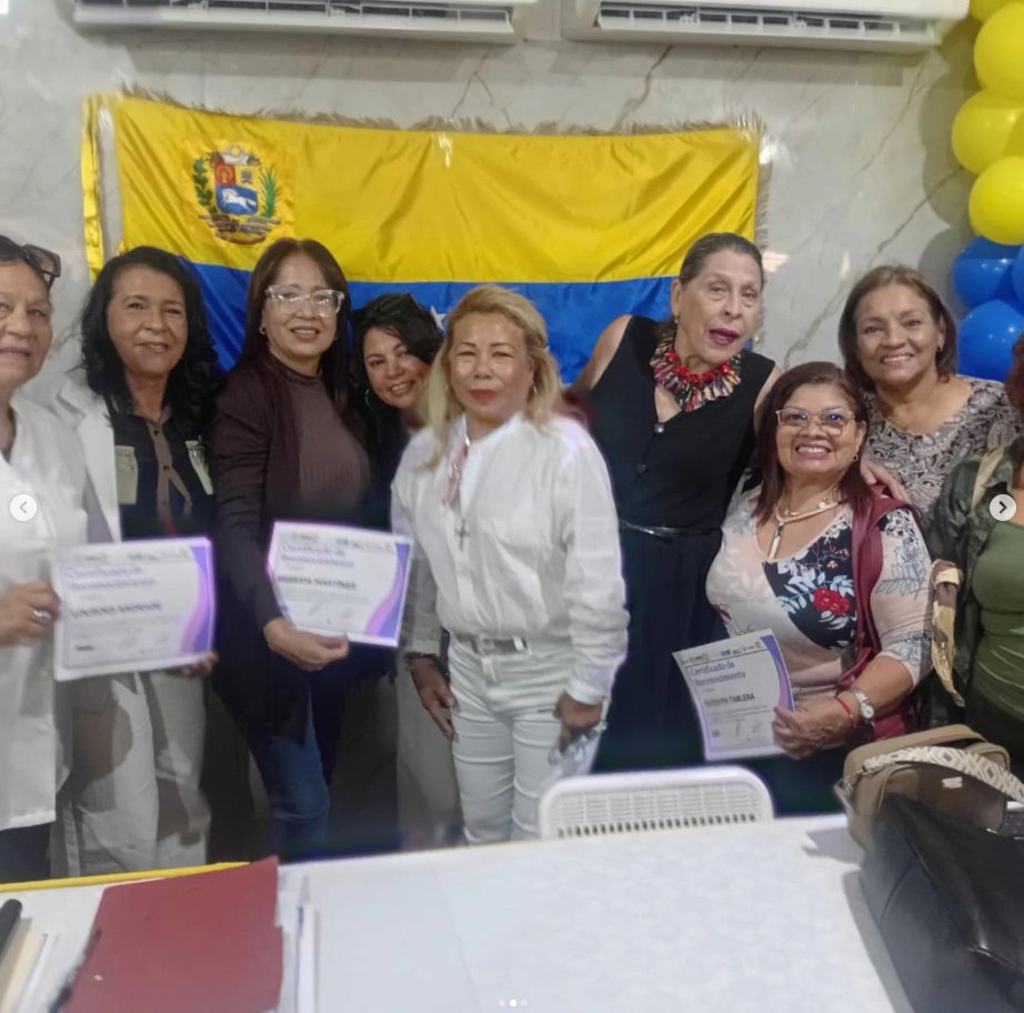 Girardot_ad's tweet photo. ¡Gran encuentro de reconocimiento a las mujeres de aragua!

A todas las mujeres que irradian luz, que florecen dondequiera que estén y que aman con intensidad: hoy y siempre, las celebramos.

Adelante.
@hramosallup @PieroMaroun @DrJoseTrujilloV https://t.co/Og1OrSPm1v