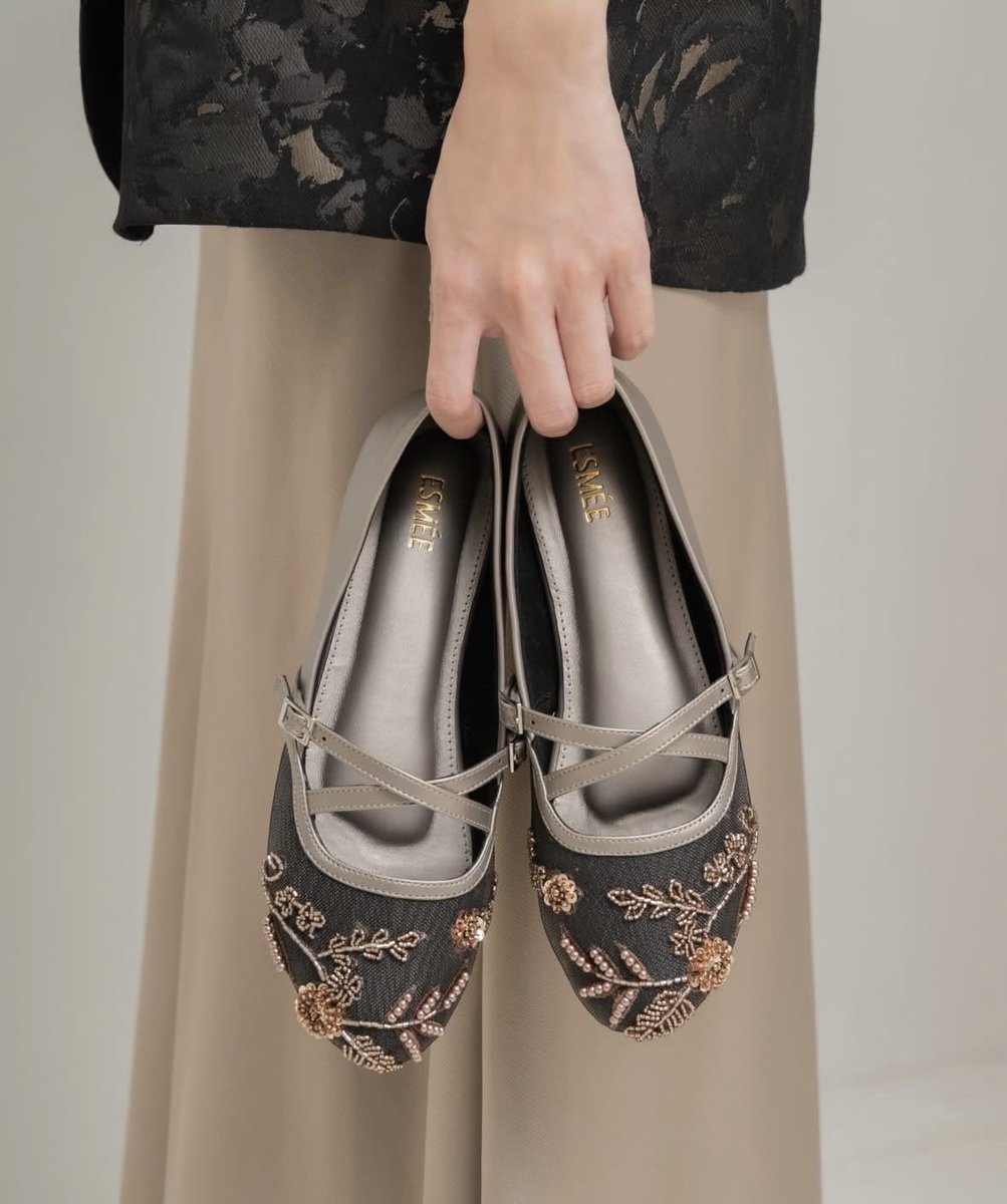 xxfinaaa's tweet photo. Kenapa baru sekarang jumpa flatshoes comel comel??? The beaded details… SUMPAH LAWAAA 🥹✨💗￼ https://t.co/ibLsv1W59m