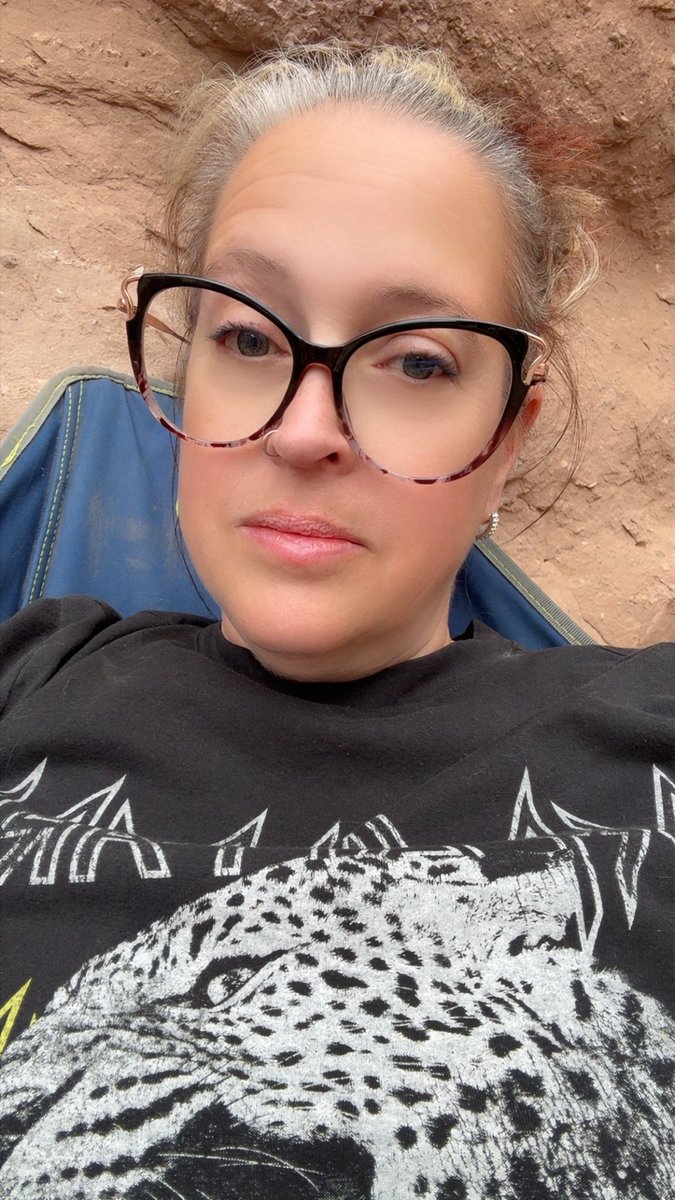 mitressMae85's tweet photo. What… #payup #sunglass #queen #finntress #findomfeet https://t.co/PRHySgcSxY