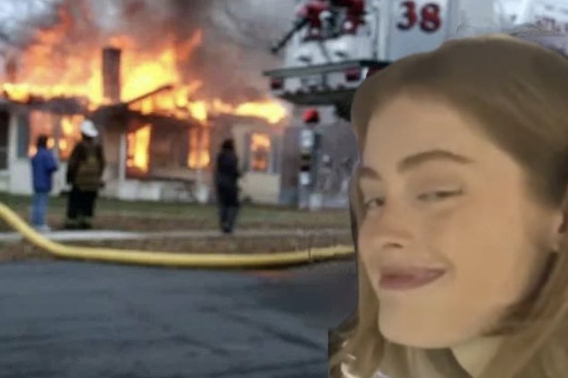 lyrbay_'s tweet photo. Mientras los fandom se pelean yo soy esta porque nunca me entero de nada https://t.co/ODljW5Vi6F