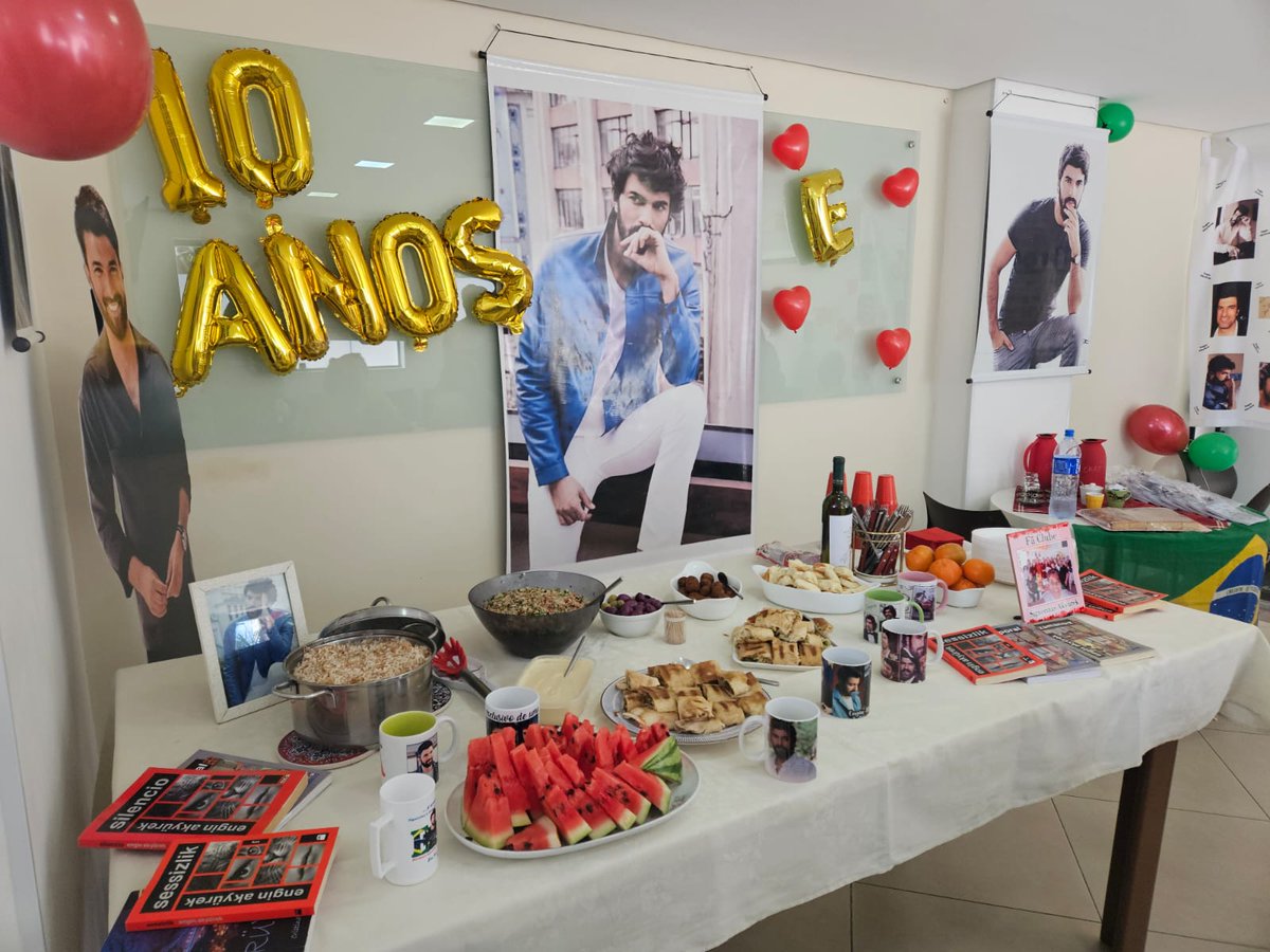 Crisscor's tweet photo. #10anos
#signorinasFaBrasil
@EnginAkyurekBRA https://t.co/RFM66PFyea