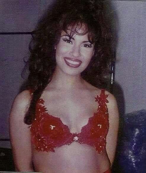 it’s Selena! tweet media