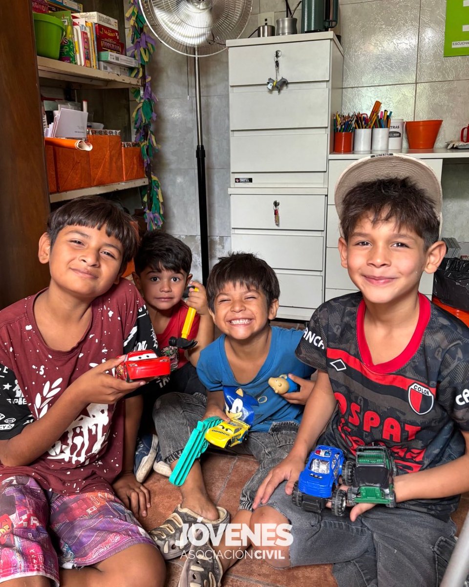 JovenesONG's tweet photo. Nuestra Sede,
UN GRAN LUGAR ❤️

#Sábados de encuentro, juegos, actividades, enseñanza, desayuno y risas compartidas. 

#Horarios SEDE Santa Rosa de Lima // Viernes y sábados de 9 a 12:30h ¡Lxs esperamos! 💪🏻

#VamosJuntos #VamosJóvenes https://t.co/RsVkam9Cqa