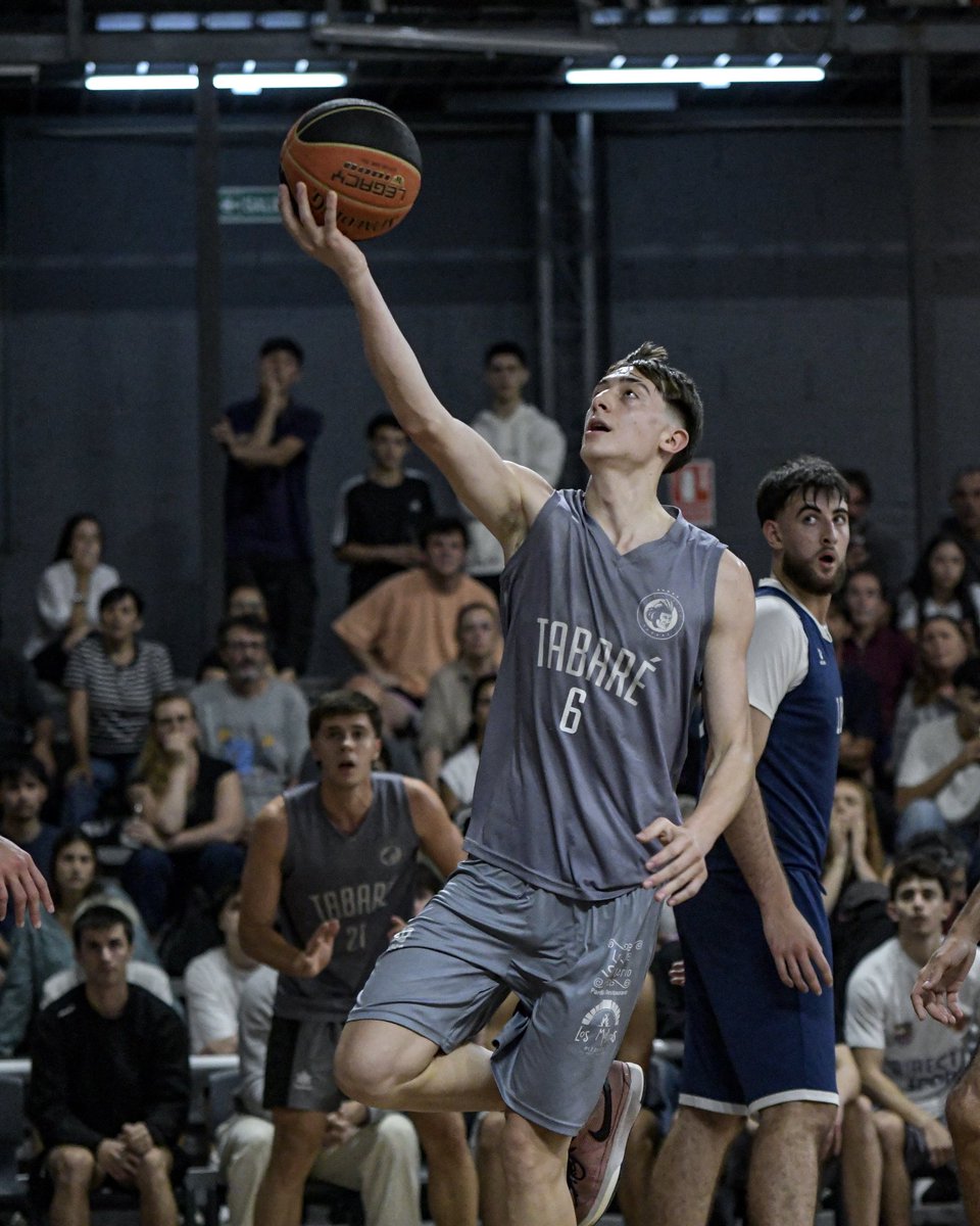 FormativasFUBB's tweet photo. 📸 En bandeja 

Llegando con estilo. 

#LDD🏀 https://t.co/7SFm5VgX3A