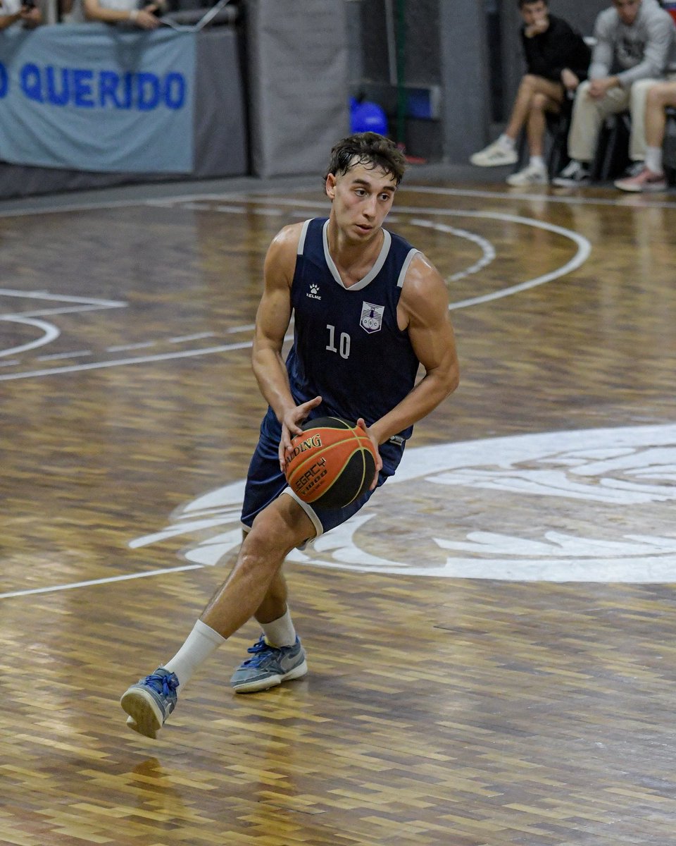 FormativasFUBB's tweet photo. 😏 Quiere que sea su noche 

Defensor Sporting va por todo. 

#LDD🏀 https://t.co/7kkDitzhLp