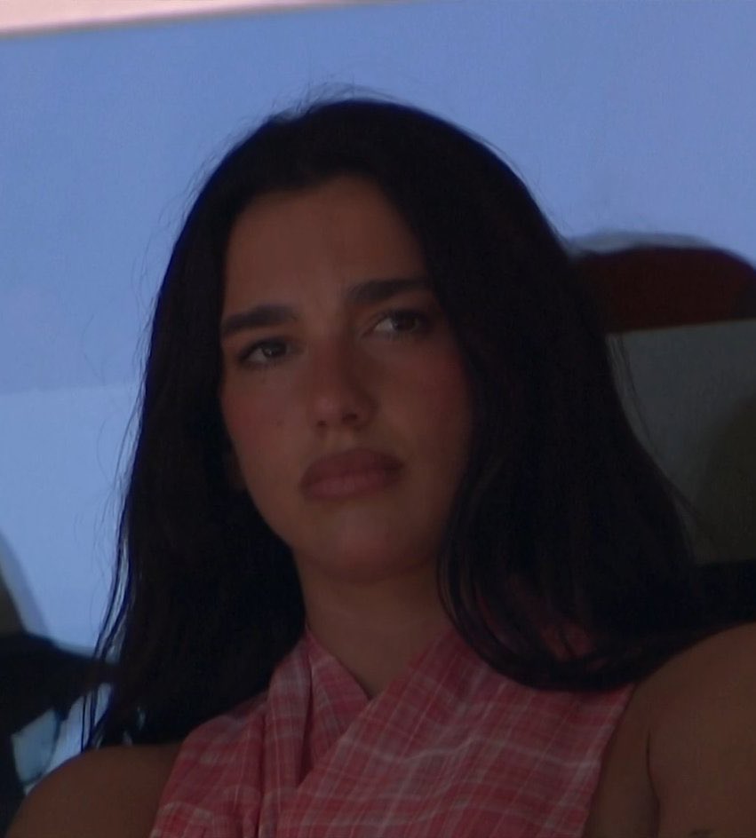 definitely a Carlos Alcaraz fan cause she looks STRESSED