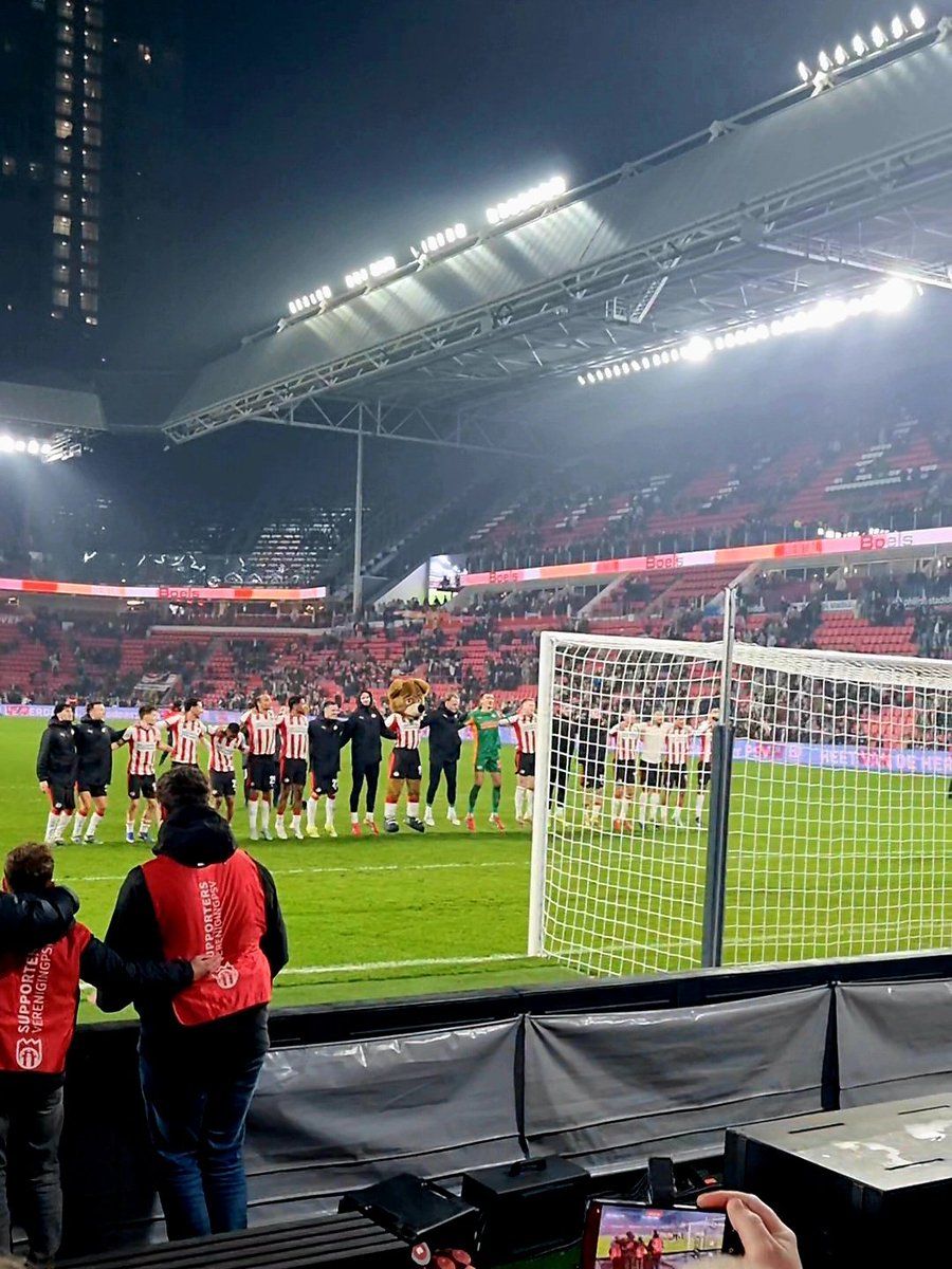 📅 07/03/2026 - Wedstrijd 19
🇳🇱 <a href="/PSV/">PSV</a> - <a href="/AZAlkmaar/">AZ</a>
⚽️ 2-1
🏆@Eredivisie
🏟 Philips Stadion, Eindhoven
✅️ Pinten 🍻
✅️ Punten 3️⃣

#RoadTo27 #PSVAZ #PSV