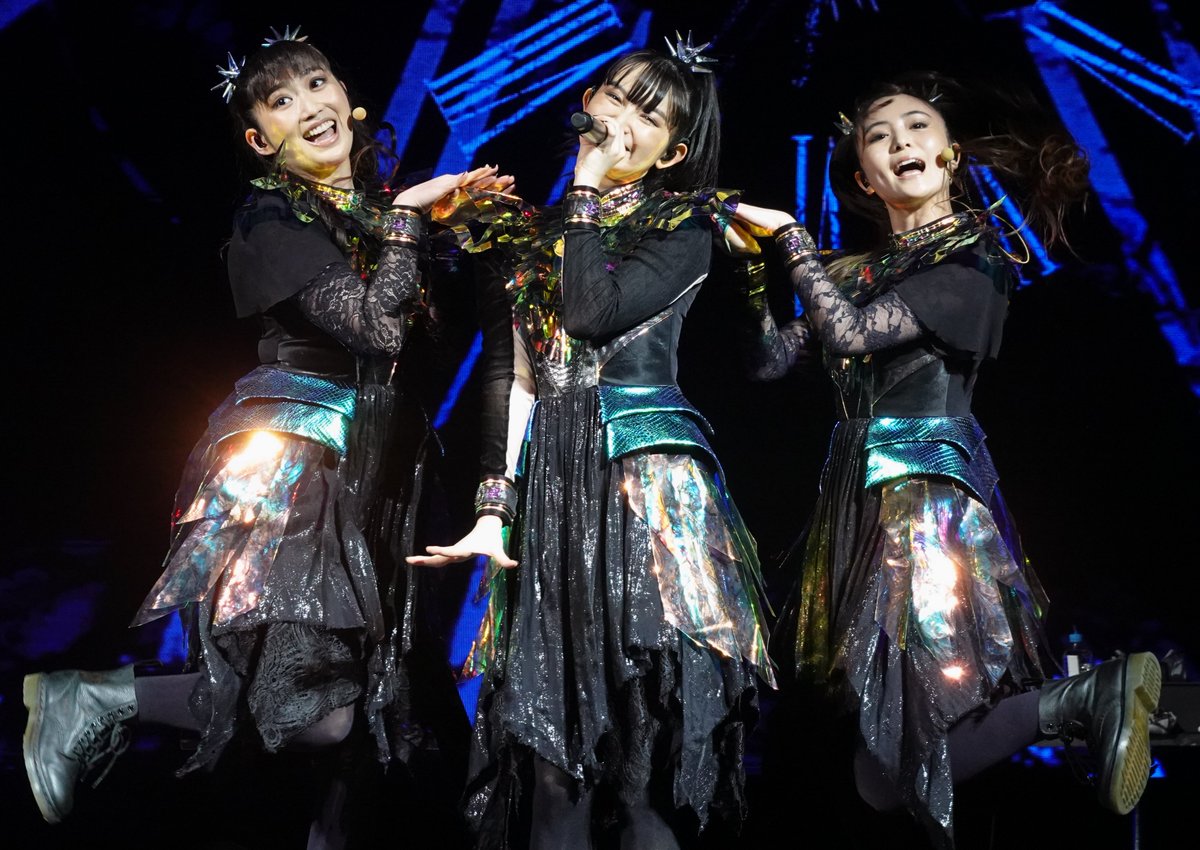 dufudufutk's tweet photo. アデレード公演振り返り

・開場一時間遅れ
・セトリ変更なし、曲順変えてきた？
・前方お立ち台は継続
・やはりドキモは破壊力抜群
・箱はゼップくらいの規模で見やすかった
・照明は難あり、せっかくBloodywood出てきたのにライト全く当たらず…
・観客はオージーの明るいノリ

#BABYMETAL
#Adelaide https://t.co/hqKOWWWPhI