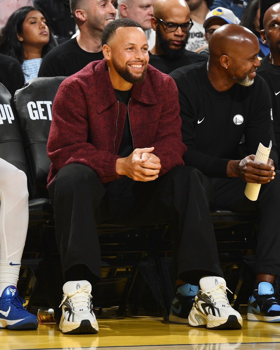 JustFreshKicks tweet media