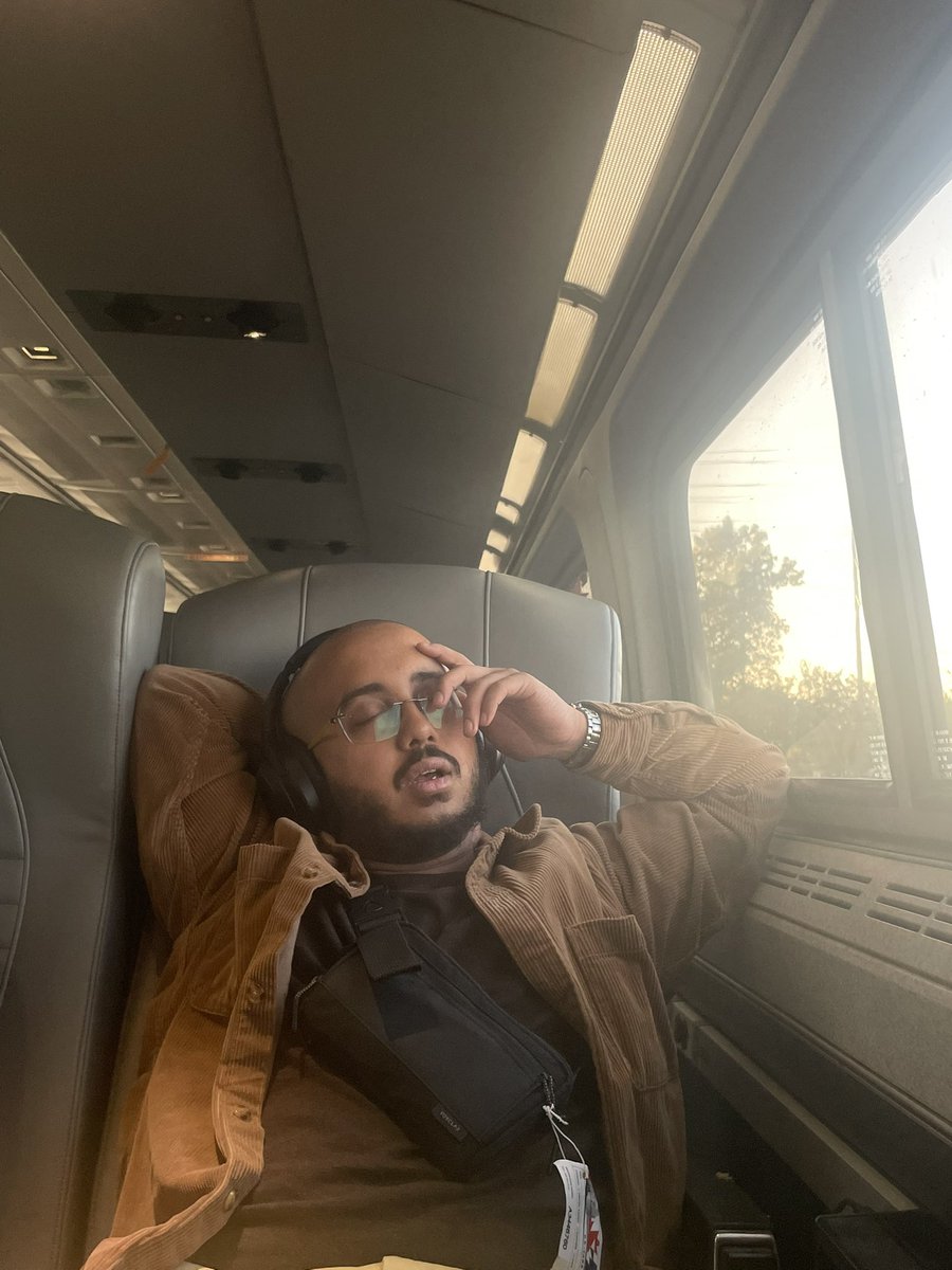 ella schlaghecke tweet media