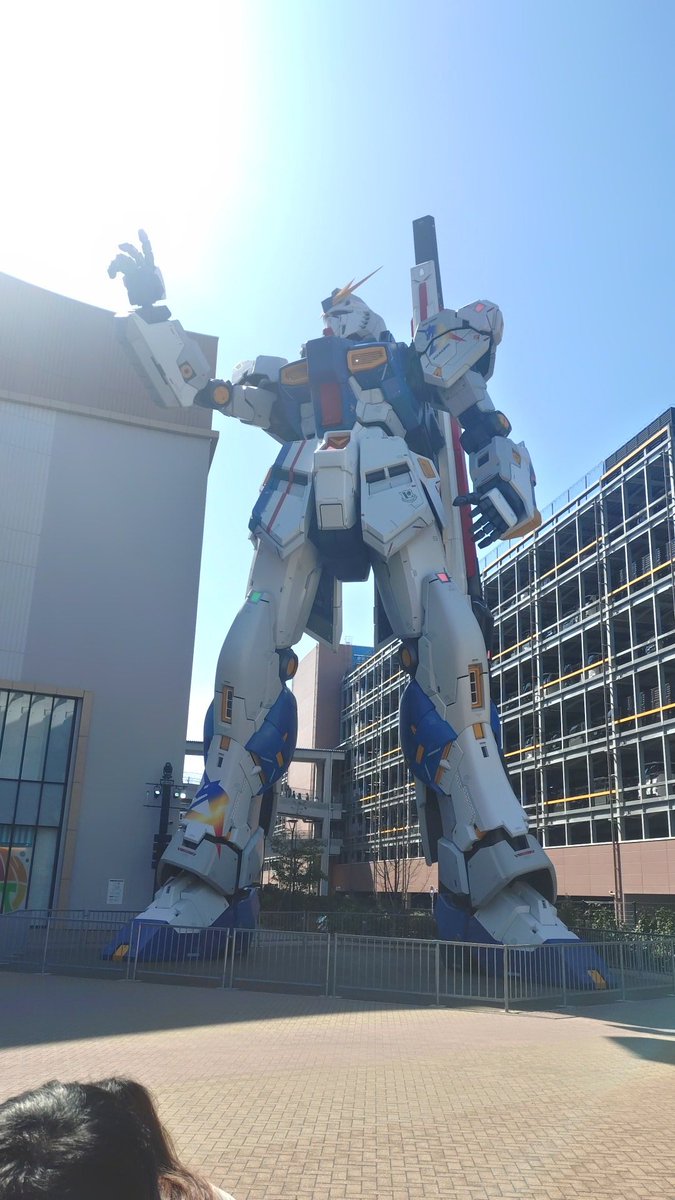 Feldigon's tweet photo. 昨日はららぽーと福岡で等身大ガンダムのご尊顔を拝見😌
１時間に１回動くのは知らなかった！ https://t.co/ckO1IPfAvw