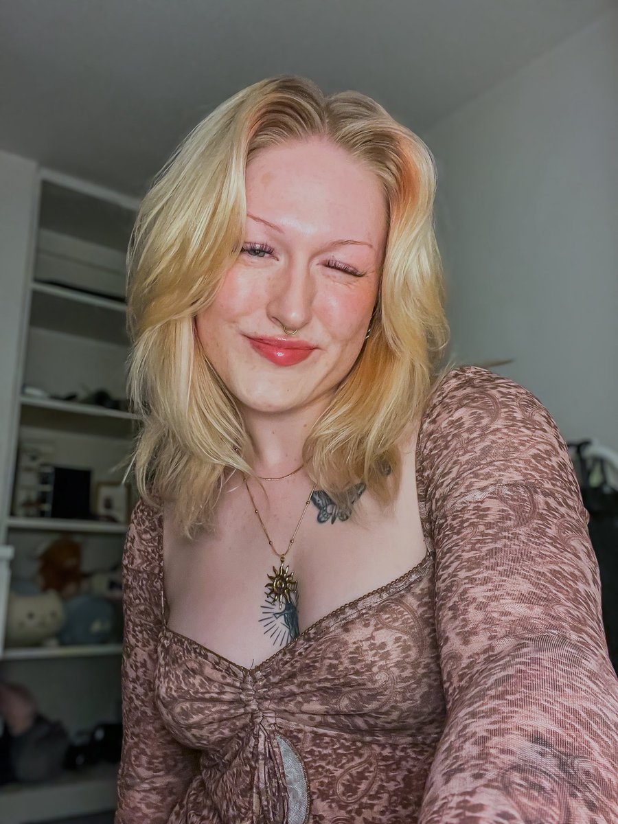 shlainger's tweet photo. personal selfie diary https://t.co/GI9DpDAfEA