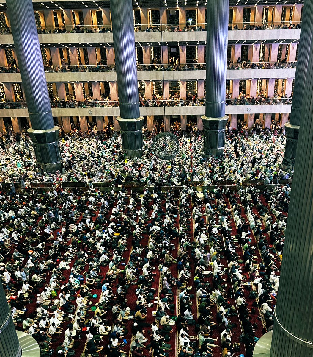 Yudh ☀️ tweet media