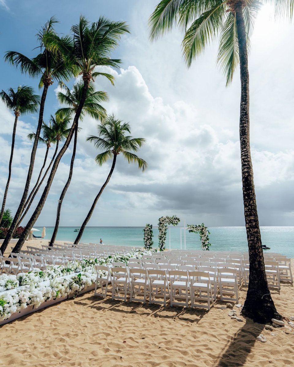 Barbados's tweet image. Your forever begins here.🇧🇧✨
Imagine exchanging vows with turquoise waters behind you and the warm island breeze all around. That is the magic of getting married in Barbados.

📸: @fairmontroyalpavillion, thanks for sharing!

#MyBarbados #LoveBarbados #VisitBarbados #IsleDo