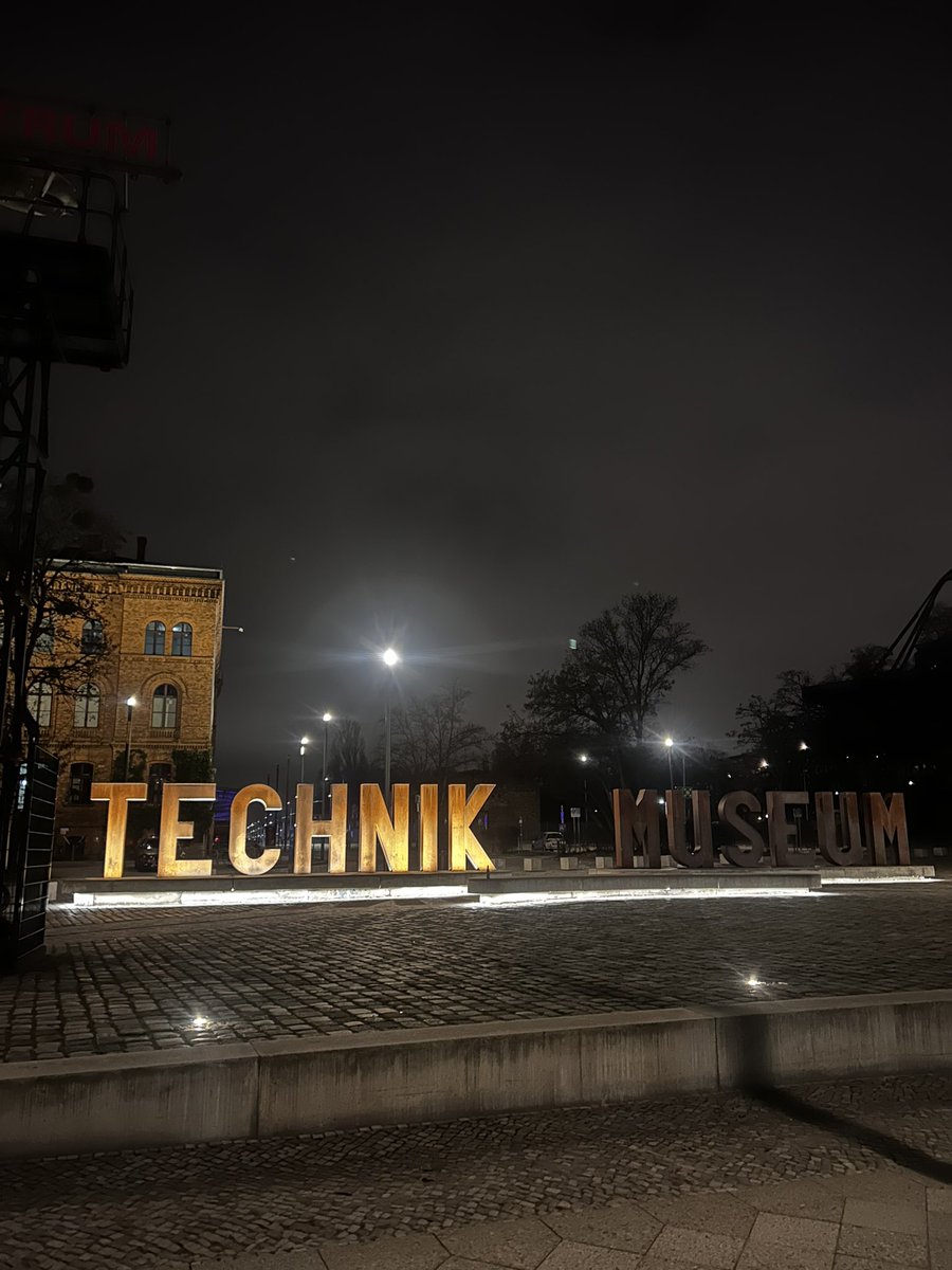 сологуб tweet media