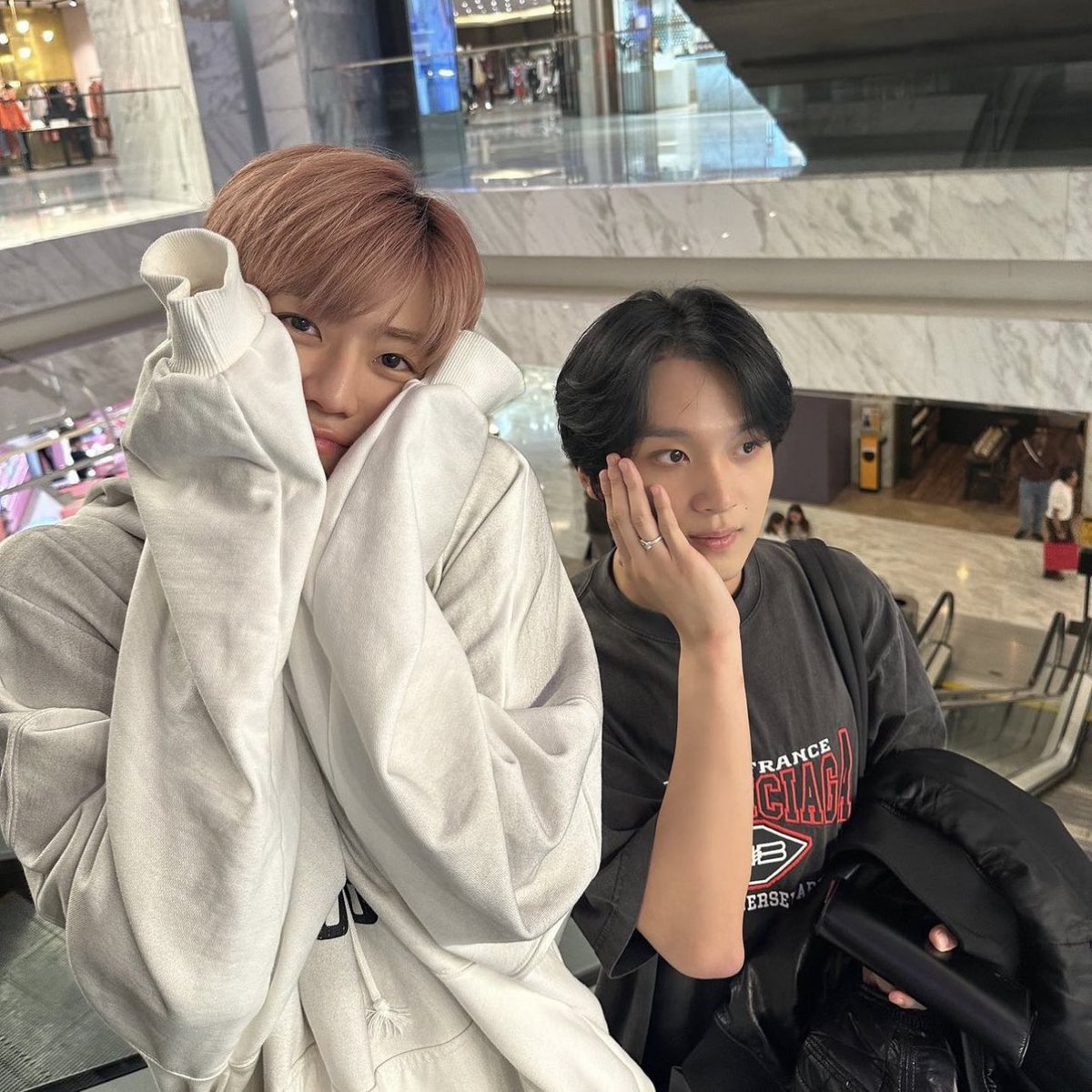 Elliebear621's tweet photo. when i say i love seeing two bad bishes together this is who im talking about, my fave baddie duo https://t.co/rqjLYyzlFK