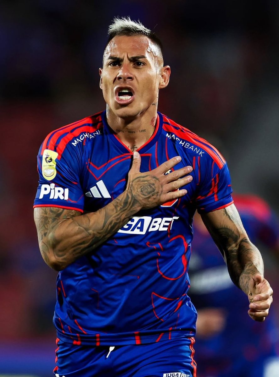 EstebanVialG's tweet photo. Emociona ver a Vargas con lo que le queda peleándose con los centrales hasta el minuto 97 liderando al equipo en un momento tan difícil, gracias Edu https://t.co/vOlrBqFbYB