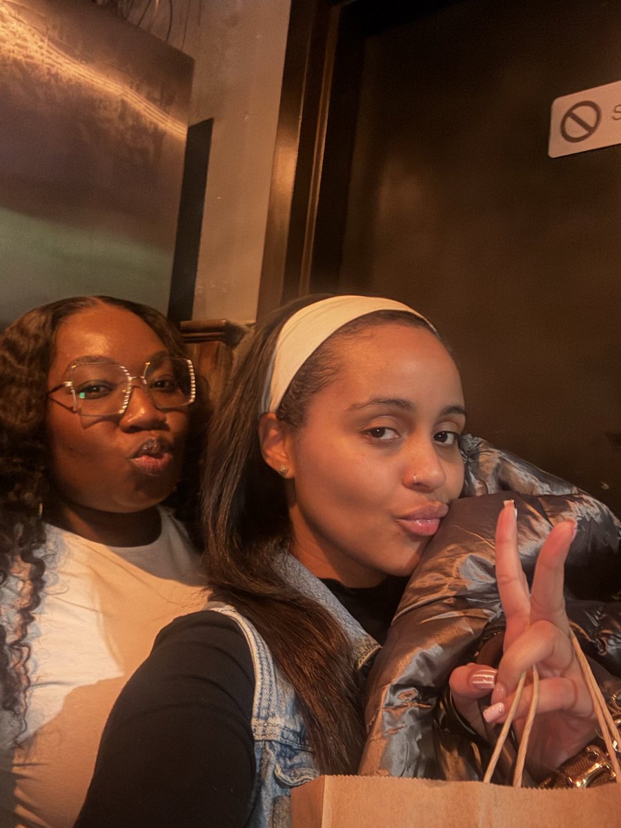 Alaetraaa's tweet photo. They always wanna take pictures in my phone https://t.co/h5zzMKeryC