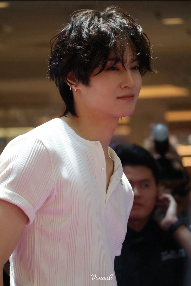 ─── larissa. 🪭 tweet media