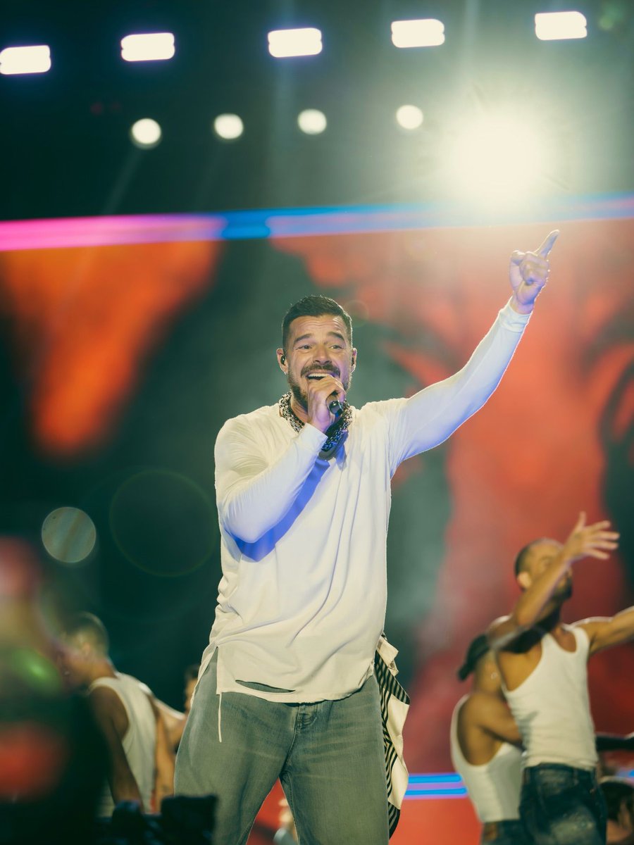 LoNuestroFCURU's tweet image. Por arriba, por abajo, calientitos .. bien PEGADOOOOS A TIII @ricky_martin ❤️‍🔥🕺🎶✨ — #NextStop ✈️ CDMX 🇲🇽 (@leandrovco)

Cortesía de @RMwebteam  

@inpulsemedia @lonuestrofco  @SonyMusicUru  @SonyMusicArg  @SonyMusicLatin 

#ricky #rickymartin #ricky_martin #rickymartinwebteam