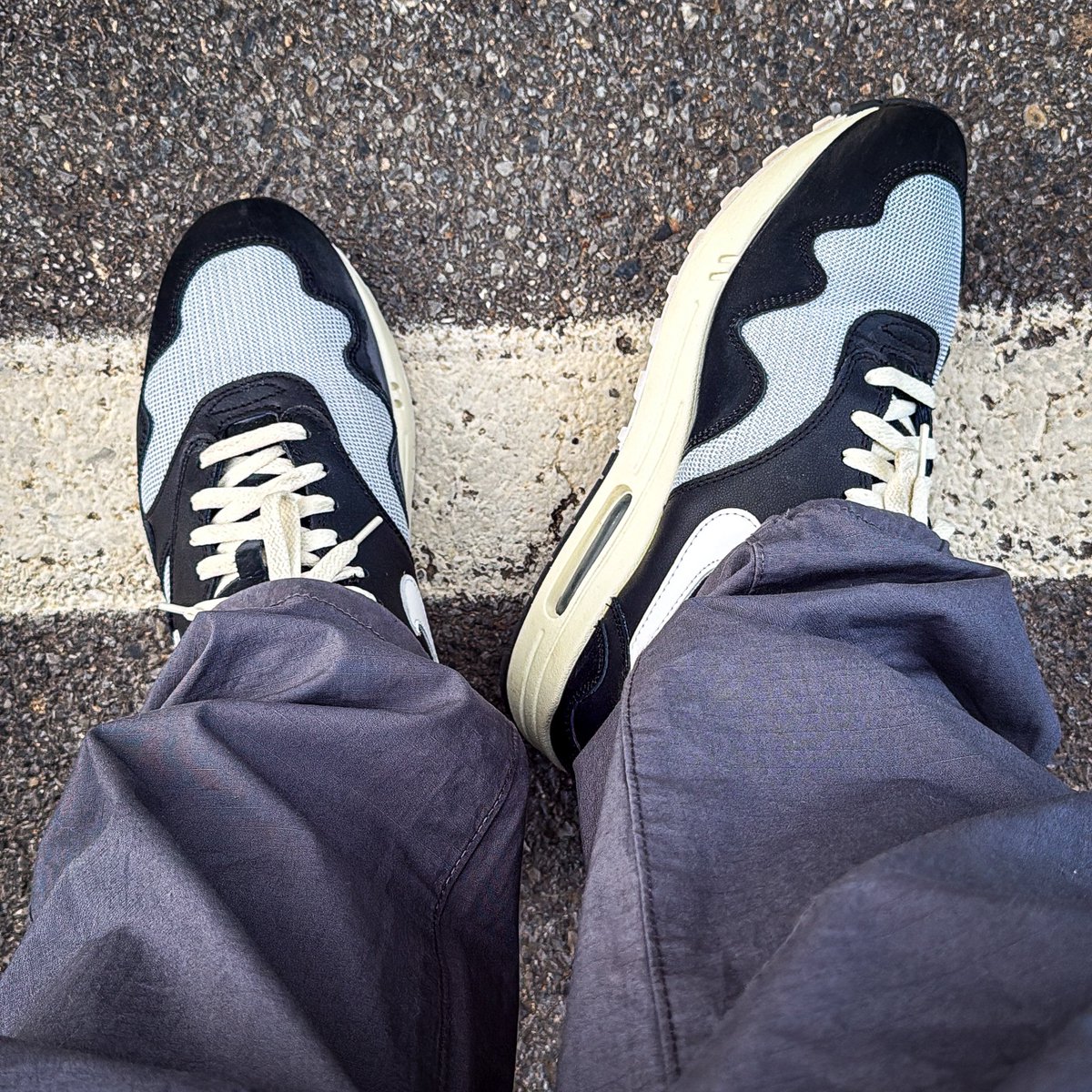 Mr_Miller1's tweet image. Back to Black.. AirMax Month Edition. 

Enjoying the weather..

#MillerApproved 

#airmax #airmaxmonth #amywinehouse #patta #ootd #kotd