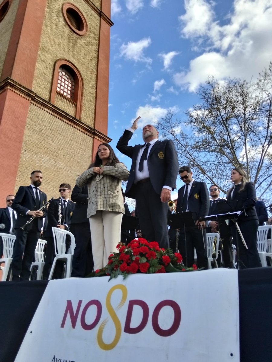 Qué foto.

María del Mar está en el cielo mirando orgullosamente a su padre en la tierra. Sabe que está bien resguardado. Si Tejera ya sonaba bien, ahora con un ángel suena mejor.