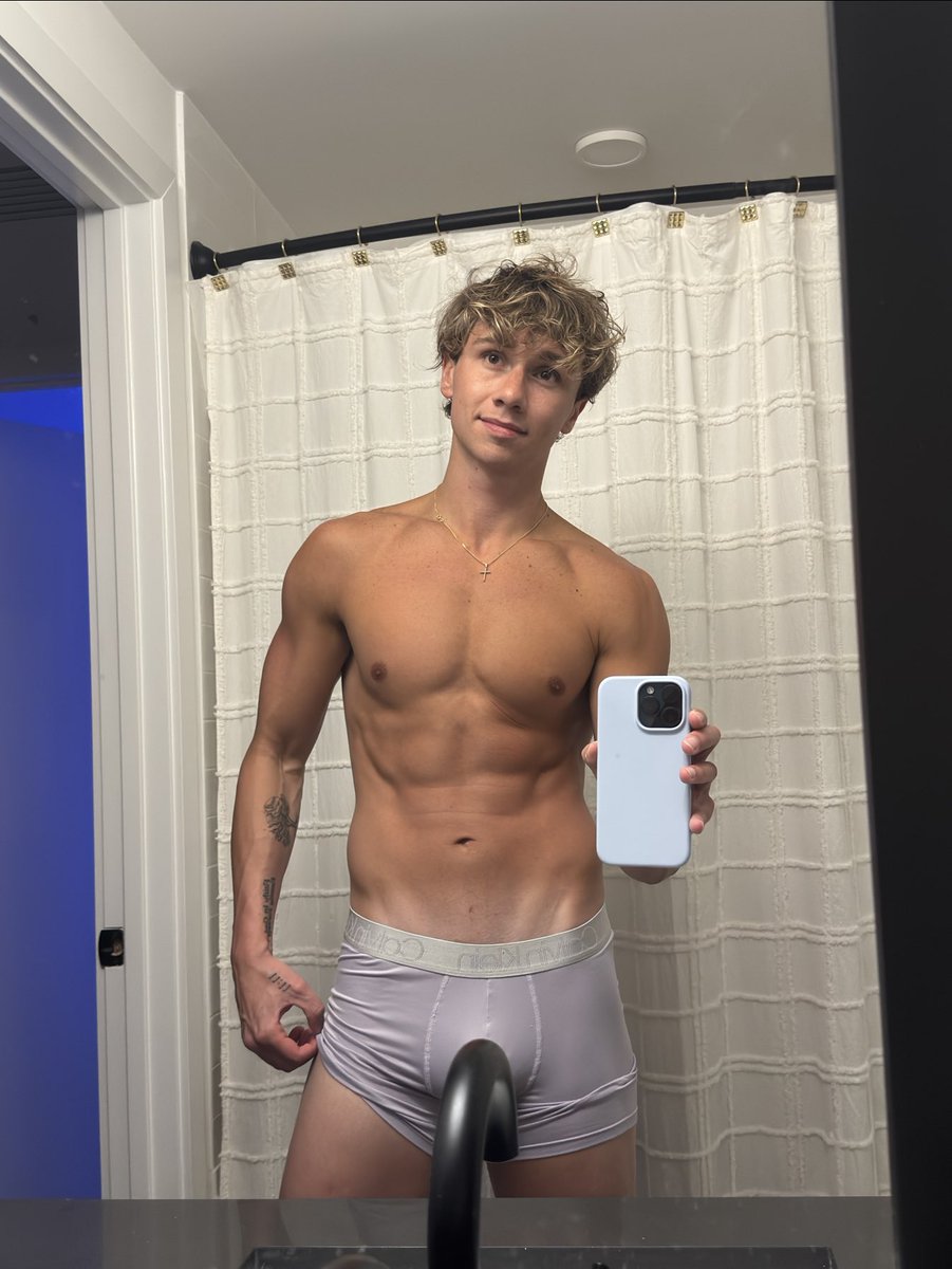 haydengreenefit's tweet photo. Happy Saturday Twitter https://t.co/RZScVKDdLt