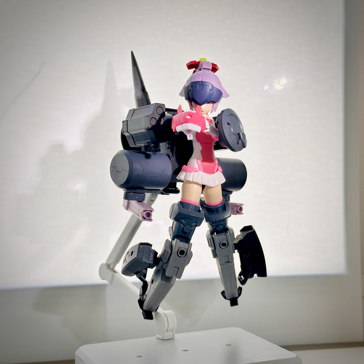 shone_pla's tweet photo. 【RB-02 バニーバリスタ】
小型機動ユニットに重砲撃システムを搭載した特殊兵装。
背部のB.U.N.N.Y SYSTEMが火器管制を行い
圧倒的な砲撃支援能力を発揮する。

通称
「跳ねる重砲」

 #30MS 
 #第3回30MS選抜オーディション https://t.co/JXTP46ub9F