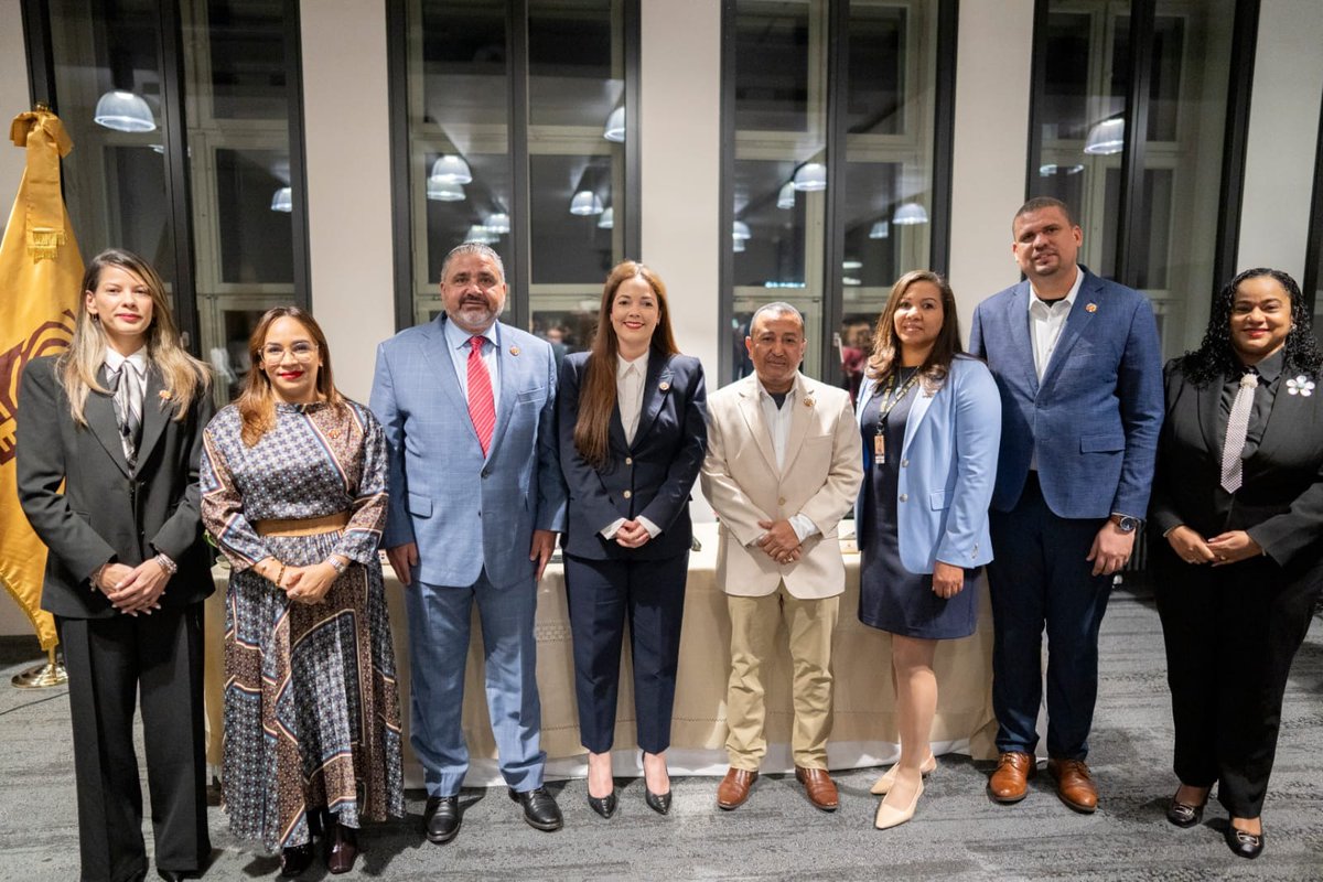 <a href="/samirchamiisa/">Samir Chami Isa</a> <a href="/acentodiario/">acento.com.do</a> <a href="/RomnJquez/">Román Andrés Jáquez Liranzo</a> <a href="/elnuevodiariord/">El Nuevo Diario</a> <a href="/PeriodicoHoy/">Periódico Hoy</a> <a href="/ElNacionalRD/">El Nacional</a> <a href="/hiraydamarcelle/">Hirayda Fernández Guzmán</a> <a href="/ElCaribeRD/">El Caribe</a> <a href="/DiarioLibre/">Diario Libre</a> Estuvieron presentes también, el director del Voto Dominicano en el Exterior, Well Sepúlveda, la directora de Comunicaciones de la #JCE, Suedi León Jiménez, la secretaria administrativa de la OSE Zúrich, Justa Yanilda Pérez y los secretarios de la comisión del Voto en el