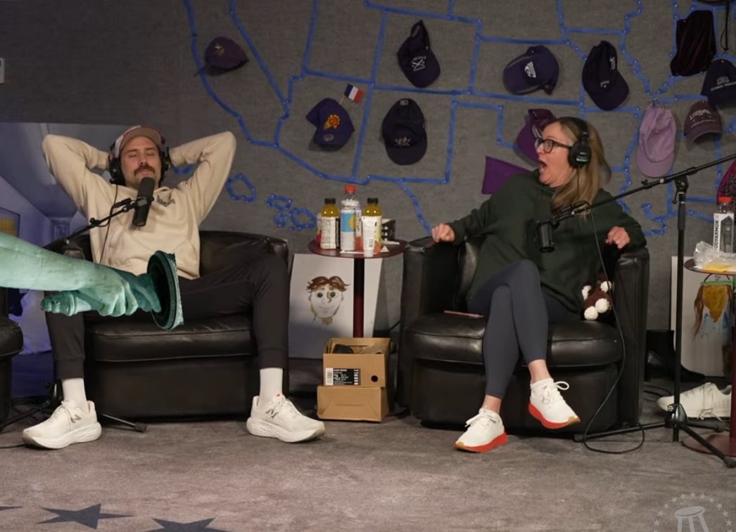 IsKateLookinRight? tweet media