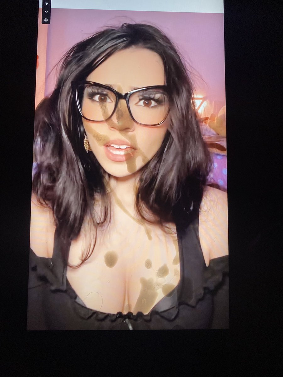 B4MCTele's tweet photo. Holy fuckkkkkkkk she made me cream so good and her thighs and ass r amazing I needed her bad 

#AvivaSofia #cumtributeِs #cuminmouth #cumshot #tribbing #tribute #Celebrity #celebritytribute #smallcock #influencer #tiktoker https://t.co/KrHNghDwiz