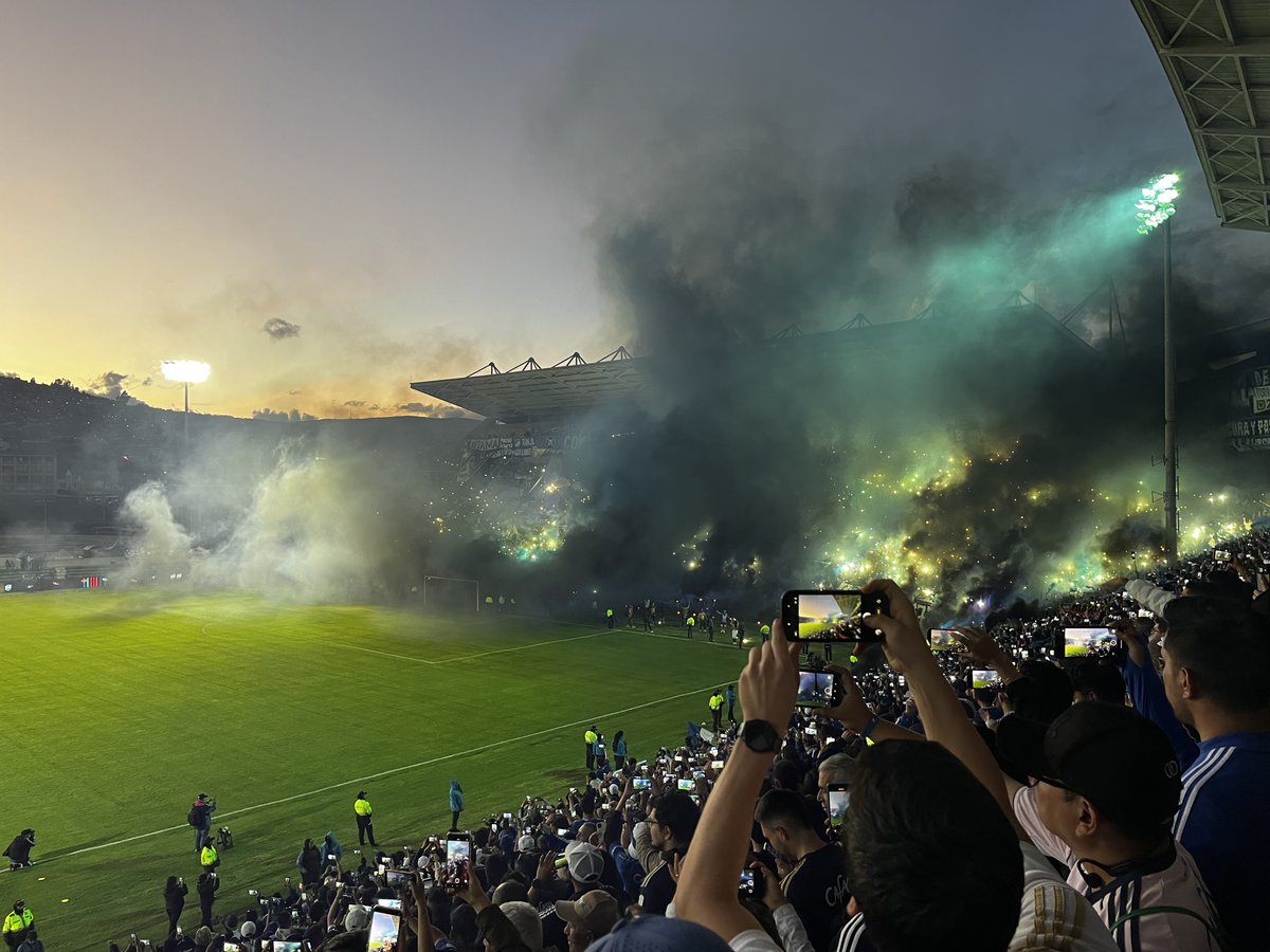 ultrabogotano's tweet photo. 🎶YO DARÍA TODA LA VIDA POR SER CAMPEÓN https://t.co/KNvkj3JVQr