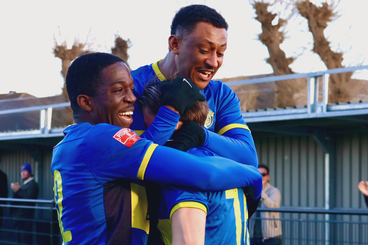 Jayphoto1993's tweet photo. Moments like this make football unforgettable! ⚽🙌 #SpaldingUnited #NonLeagueLife #celebrations @SpaldingVoice @LincsOLSport @SpaldingUnited @TulipSC23 @NonLeaguePaper #maychday #FootballPhotography https://t.co/9EsBBu70p4