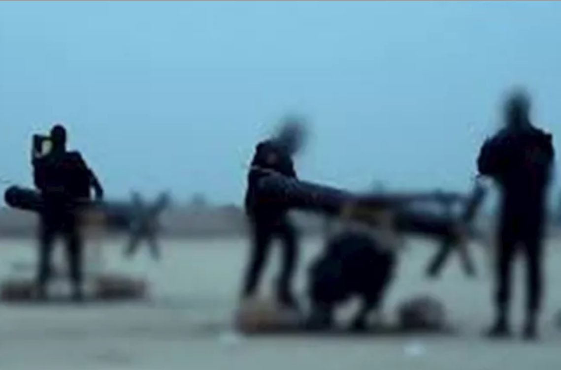 المشاهد التي تبثها المقاومة #العراقية من طائرات مسيرات حديثة وانقضاضية ، ومنشآة تحت الارض ، وصواريخ ، وخرائط واحداثيات لمواقع القواعد الامريكية 

هي نتيجة جهد طويل لسنوات في الخفاء وبصمت 
وخداع استراتيجي وايهام الجميع ان اضعف جبهة هي جبهة العراق.