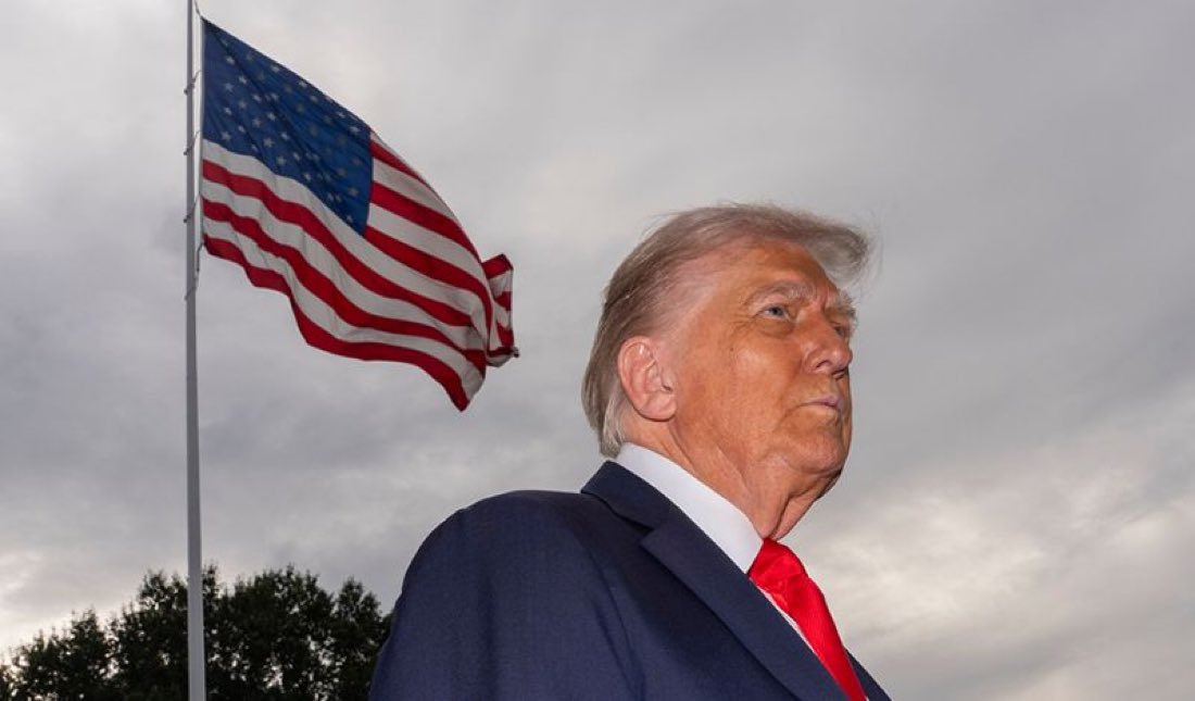 🇺🇸🇮🇷 | AHORA: Trump afirmó que las fuerzas estadounidenses dañaron gravemente la isla de Kharg, principal centro de exportación de petróleo de Irán, durante los recientes ataques.

“Destruimos por completo la isla de Kharg.”

Añadió que Estados Unidos podría volver a atacar: