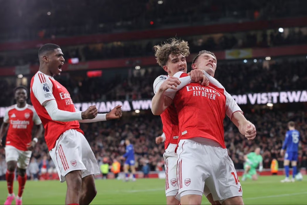 AddedTimeFR's tweet photo. 📊 Le classement après aujourd'hui :

Arsenal prend l'ascendant avec +9 points d'avance (un match de plus joué). City sous pression. Chelsea en chute libre.

GROSSE journée de foot ! 🔥 https://t.co/Jmm6sCmoeL