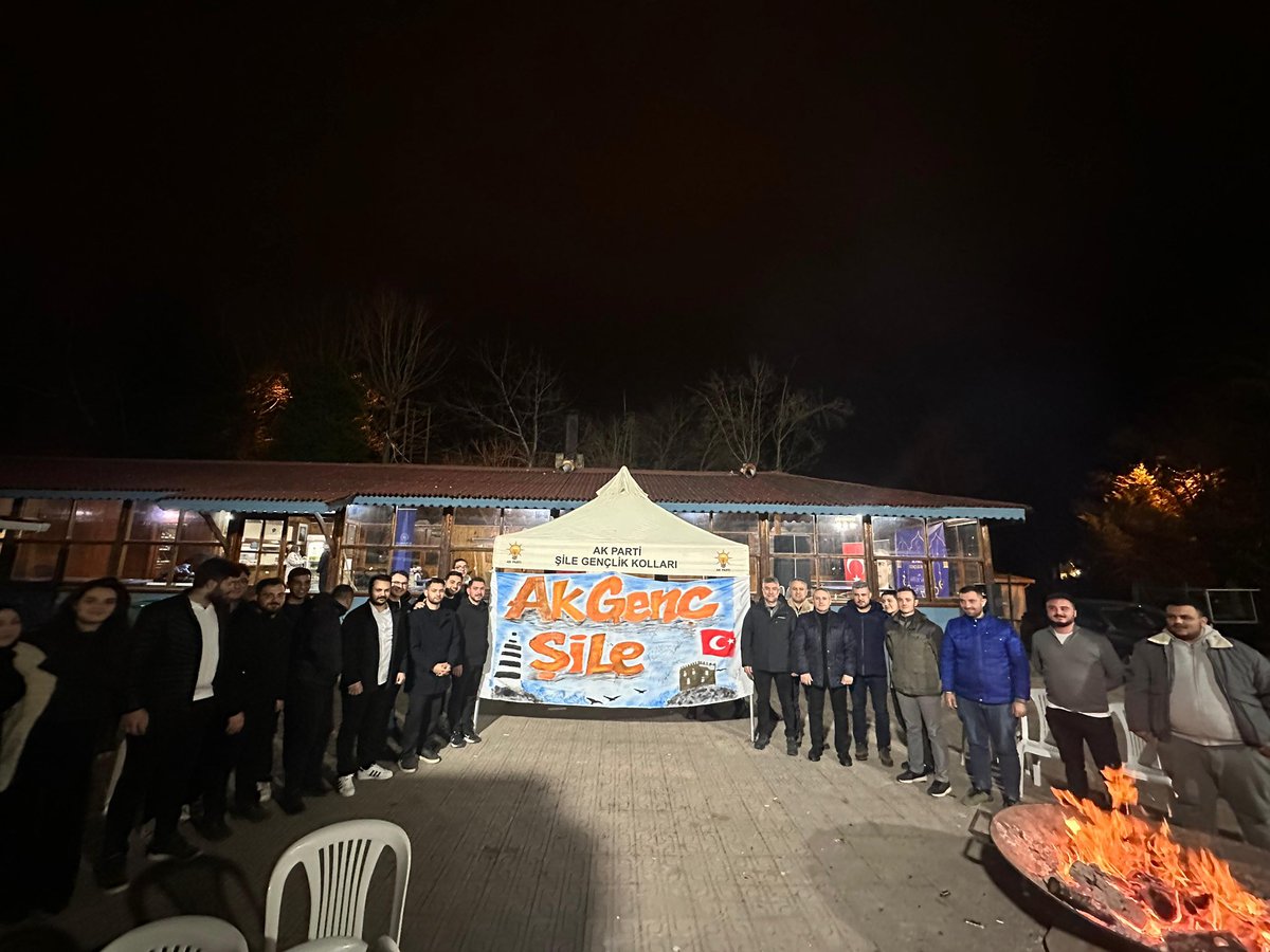 ilhanocaklisile's tweet photo. AK Parti Şile Gençlik Kolları Başkanımızın daveti üzerine gençlerimizle sahur programında bir araya geldik.

Bu mübarek ayda, gençlerimizin heyecanına ve enerjilerine ortak olmaktan ziyadesiyle mutlu oldum.

Hayalleri, hedefleri, fikirleri ile Şile’nin geleceği olacak gençlerimizin her daim yanlarında olmaya devam edeceğim.