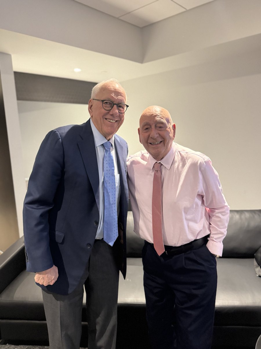 DickieV's tweet image. Meeting with some of my favorite people in basketball! What a fabulous group of people that love the game! Name these superstars. Remember tonight 8:30 @DukeMBB vs @UVAMensHoops on ESPN with Dave O’Brien, Cory Alexander and Molly McGrath and yours truly for a fun night! @accmbb