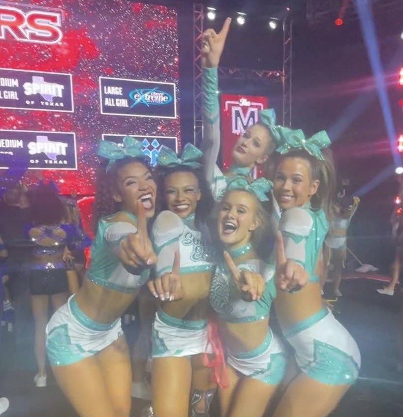 miss senior elite ♛ tweet media