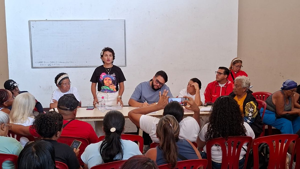 Psoymujer's tweet photo. Desde los espacios de la Casa de la Cultura de Antímano, trinchera de ideas y saberes de nuestra parroquia, extendemos un combativo saludo y nuestras más sinceras felicitaciones a todas las fuerzas revolucionarias.

Hoy celebramos la organización, el compromiso y la lealtad. https://t.co/xQMTwVdpwX