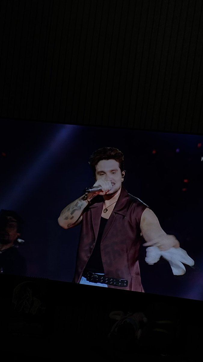 cristine🥂 tweet media