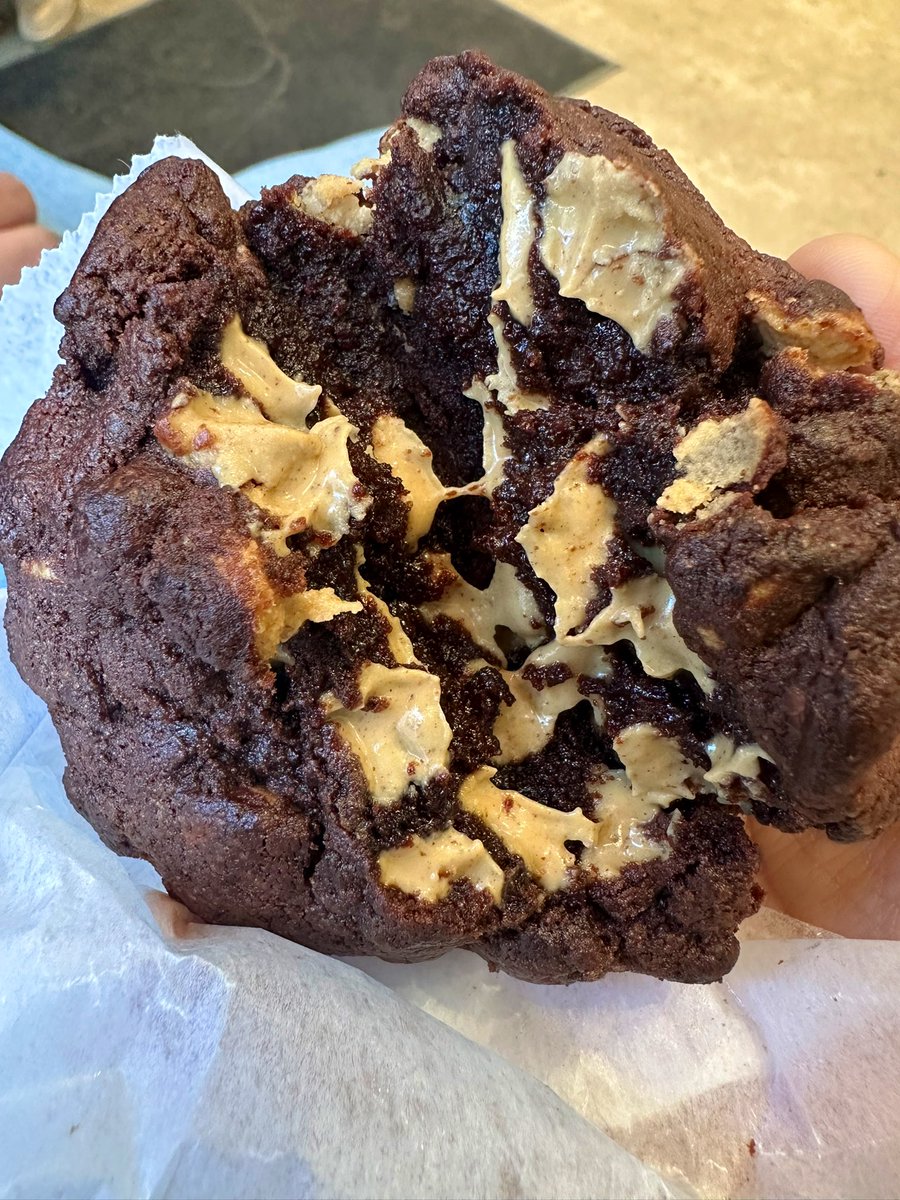 free_style_chef's tweet image. We continue our indulgences today with ooey gooey cookies from Levain bakery. 

The chocolate chip peanut butter was soooooooo good. The walnut choc chip was decent. 

#cookie #dessert #sweettreat