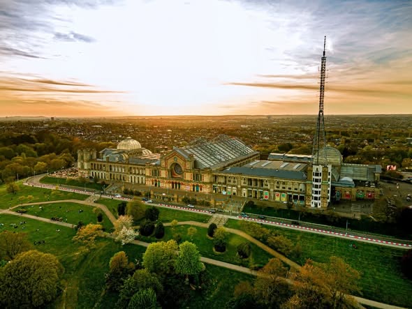 TheScribblerCMB's tweet image. The Great Exhibition scene in the 2004 #NorthandSouth adaptation was created by Sandy Welch, but based on real events. The original exhibition took place in The Crystal Palace, designed by Prince Albert, but it burned down in 1936. The scene was filmed at Alexandra Palace.