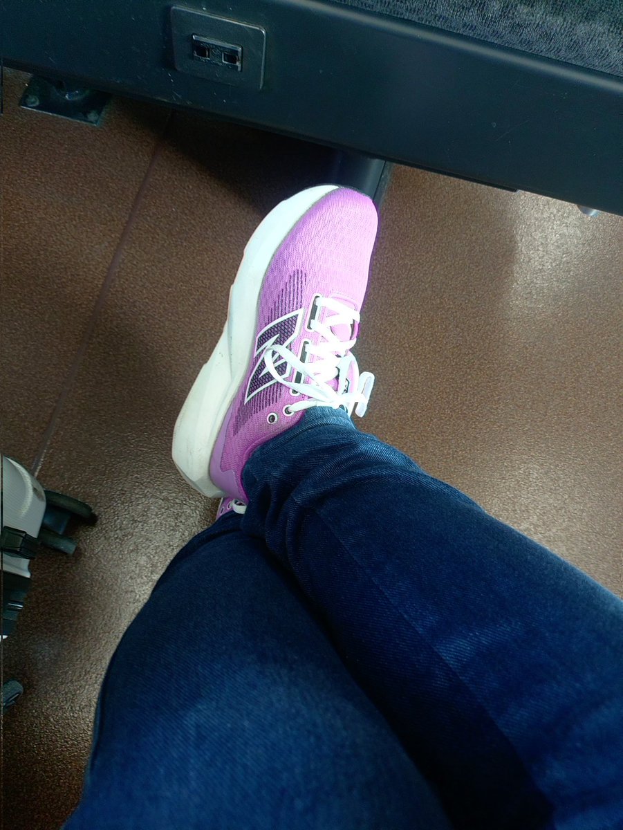 MIRIKA_M's tweet photo. 今日はMAMIさん主催のチャリティーショー
まだまだお席あるそうなので、お暇な方是非来て😭🙏♥
観覧料は全額寄付されるよ！

準備や片付け等手伝いたくて、珍しく洋服で出掛けています。テーブルや椅子など運んだりするかなと思うので、動きやすさ重視！

でもやっぱり着物の方がいいな☺ https://t.co/DO38vw7MVV