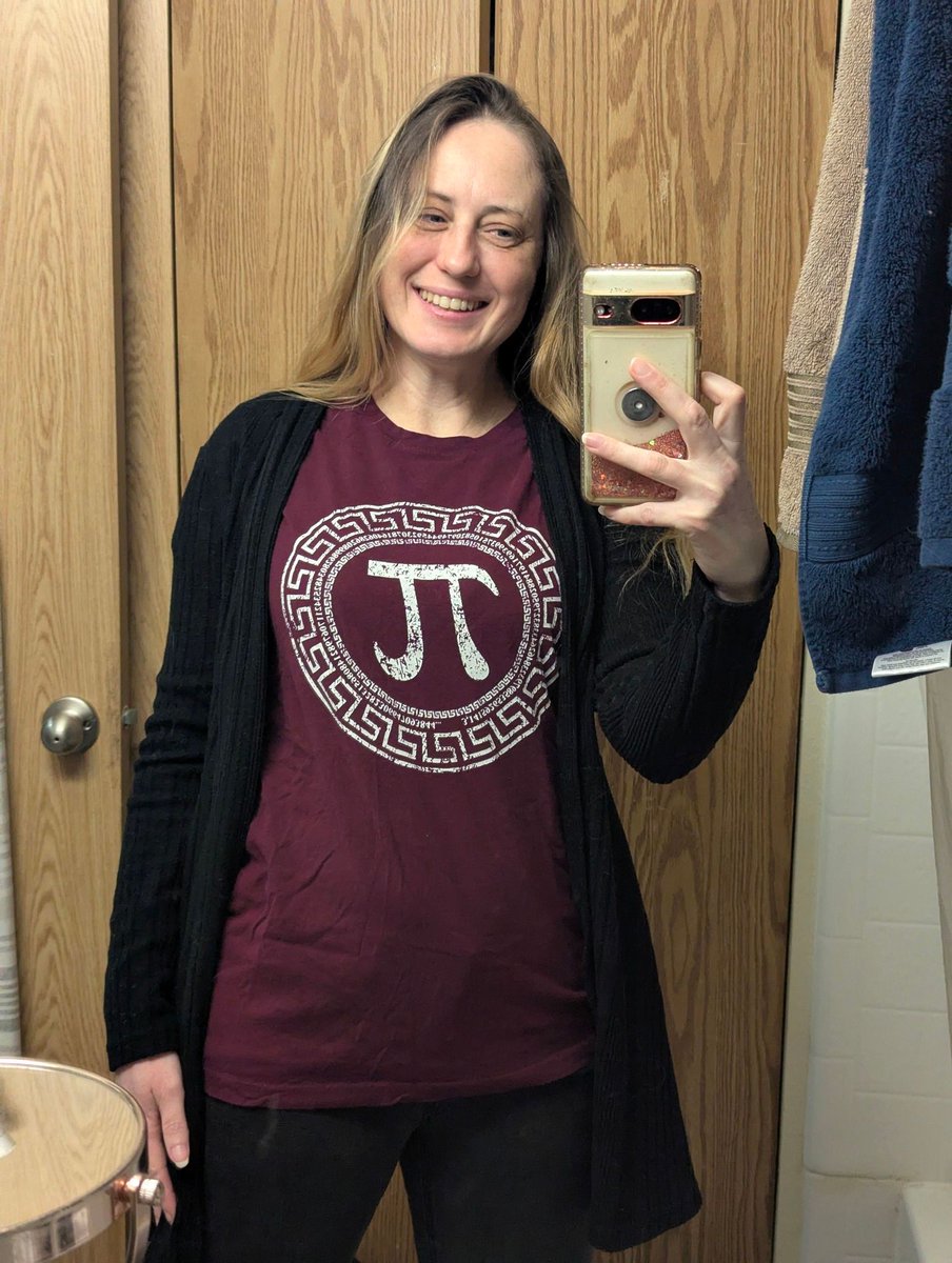 daisyviktoria's tweet photo. Happy Pi Day! 🥧
#mathnerd #piday #scientist #engineer #nerdhumor https://t.co/bkernovQgj