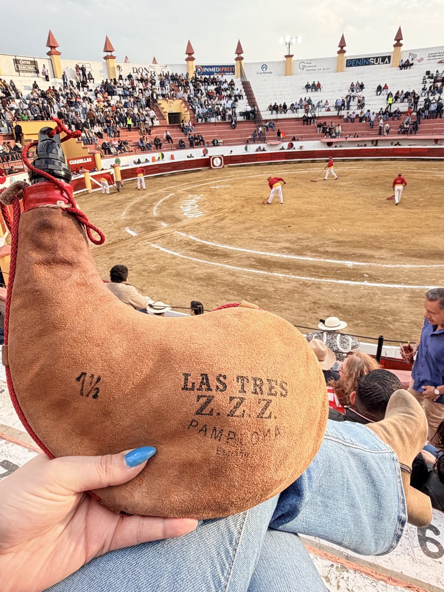 •P E R L A• tweet media