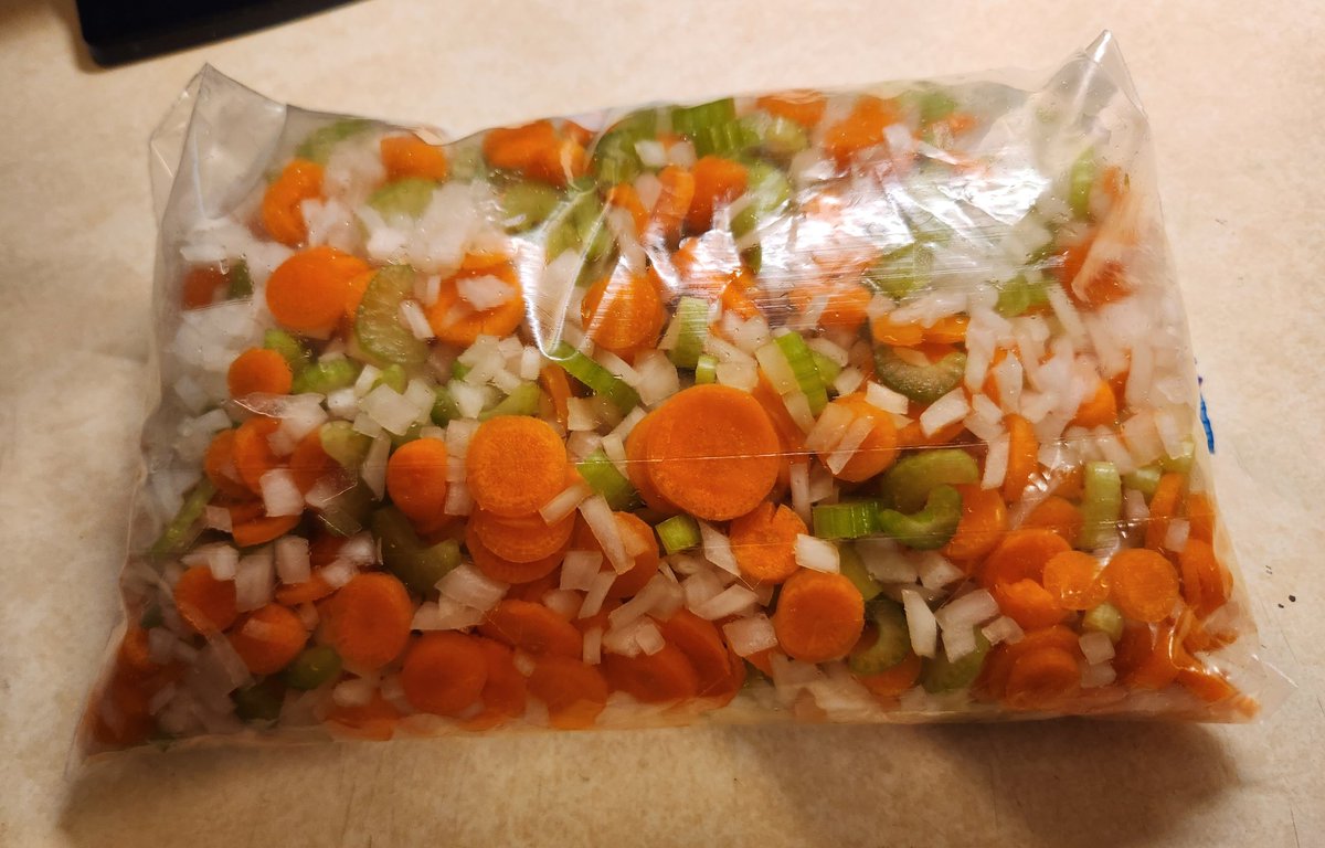 RogerMpls's tweet image. The trifecta, all hand diced for tomorrow's pasta e Fagioli crock pot soup. #prep #YourUncleRogCooks