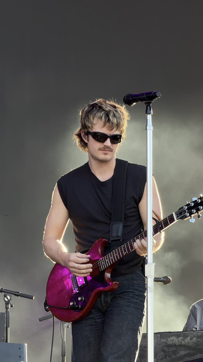 ro ໑̣ tweet media